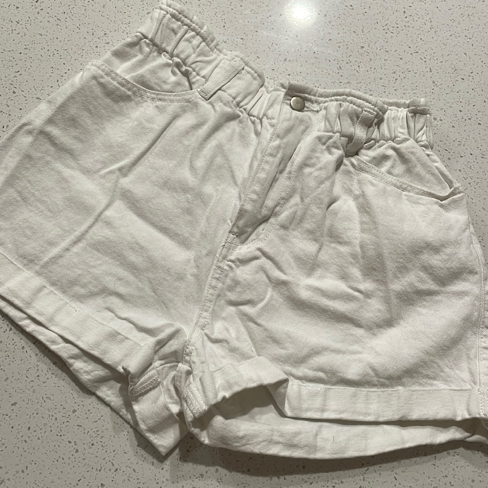 White jean shorts size small.